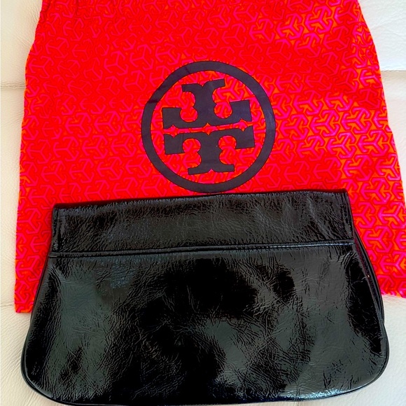 Tory Burch Reva Black Patent Leather Clutch with Gold Logo - Picture 2 of 6